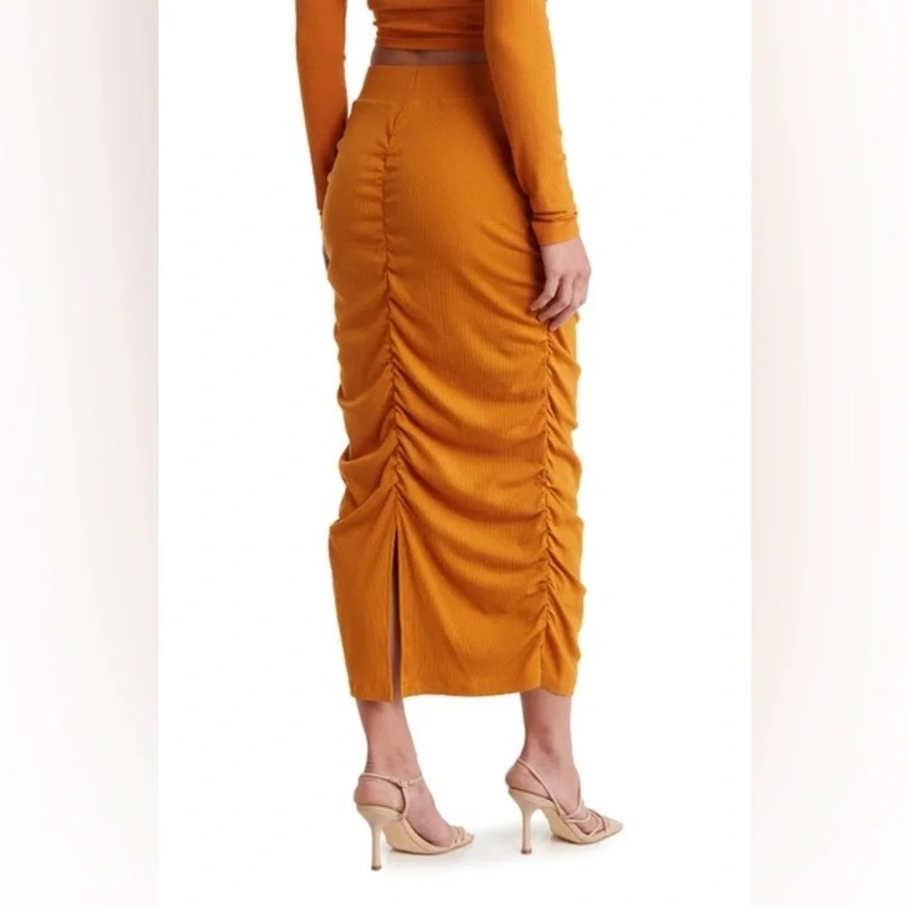 NWOT- WALTER BAKER Kody Ruched Midi Skirt In Rust